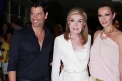 ΔΕΙΤΕ: Κ. Ζυγούλη: Εντυπωσίασε με τις κόκκινες ψηλοτάκουνες γόβες στο πλευρό του Σάκη!