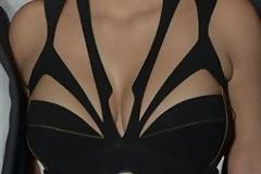 Πώς δε σκίστηκε αυτό το φόρεμα;