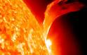 Γιγάντιο «ηλιακό μαστίγιο» κάνει τον γύρο του κόσμου