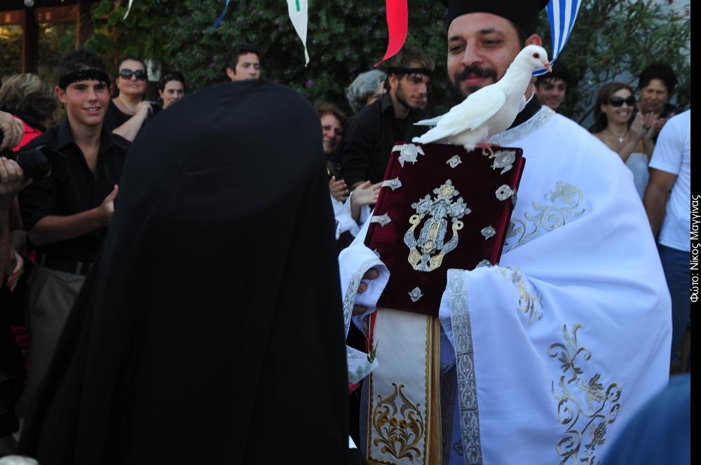 Ένα λευκό περιστέρι της Κρήτης «χαιρέτησε» τον Πατριάρχη του Γένους - Φωτογραφία 2