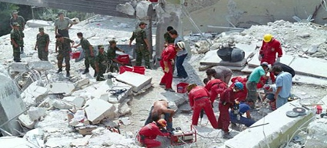 ΔΕΙΤΕ: 13 χρόνια πριν - Ο φονικός σεισμός του 1999 μέσα από φωτογραφίες - Φωτογραφία 1