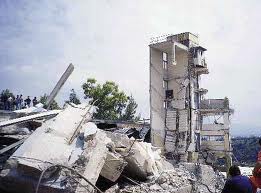 ΔΕΙΤΕ: 13 χρόνια πριν - Ο φονικός σεισμός του 1999 μέσα από φωτογραφίες - Φωτογραφία 12