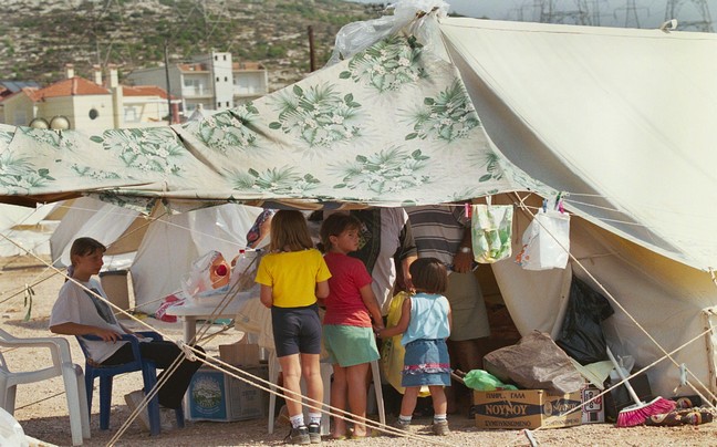 ΔΕΙΤΕ: 13 χρόνια πριν - Ο φονικός σεισμός του 1999 μέσα από φωτογραφίες - Φωτογραφία 7