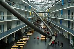 Τσουλήθρες αλλάζουν τη διάθεση σε πανεπιστήμιο!