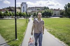 Άνεργοι Έλληνες καθαρίζουν τουαλέτες στη Σουηδία