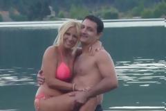 ΔΕΙΤΕ: Σ.Μπεζαντάκου ζει στη δική της Γαλάζια Λίμνη...