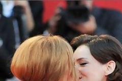 Λεσβιακά φιλιά στο φεστιβάλ της Βενετίας!