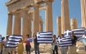 Άνοιξαν 50 ελληνικές σημαίες και τραγούδησαν τον Εθνικό μας Ύμνο στην Ακρόπολη [video]