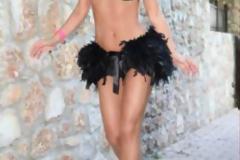 Απίστευτο ! Ποιά Ελληνίδα βγήκε έτσι στο δρόμο;;