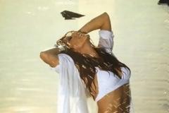 ΔΕΙΤΕ: Η σέξι φωτογράφιση της Κατερίνας Παπουτσάκη μετά τον γάμο