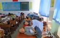 Μαθητές υποχρεούνται να κοιμούνται πάνω στα θρανία! - Φωτογραφία 2