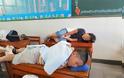 Μαθητές υποχρεούνται να κοιμούνται πάνω στα θρανία! - Φωτογραφία 6
