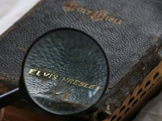 74.000€ για τη Βίβλο του Έλβις - Φωτογραφία 1