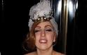 Η Lady Gaga διασκέδασε σε club ντυμένη νύφη - Φωτογραφία 3