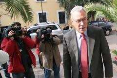 Χαμός στο twitter με τον λογαριασμό του Μανώλη Καψή επειδή ανέφερε ως τσόλια τις Χ.Αλεξίου και Δ. Γαλάνη...! Κίνημα και πιέσεις προς το ΜΕΓΚΑ...!