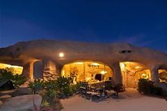 ΔΕΙΤΕ: Πωλείται το σπίτι των Φλινστόουνς