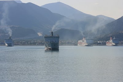 Στέλνουν μηνύματα πρόκλησης τα φουγάρα των πλοίων στην Ηγουμενίτσα [video] - Φωτογραφία 3