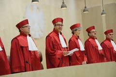 ''ΠΡΑΣΙΝΟ ΦΩΣ'' ΑΠΟ ΤΟ ΔΙΚΑΣΤΗΡΙΟ ΤΗΣ ΚΑΡΛΣΡΟΥΗΣ