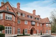 Κύπριος πουλάει το ακριβότερο σπίτι στη Βρετάνια