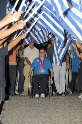 Ο Δήμος Σαρωνικού υποδέχθηκε και τίμησε  τον Παραολυμπιονίκη Άρη Μακροδημήτρη - Φωτογραφία 4