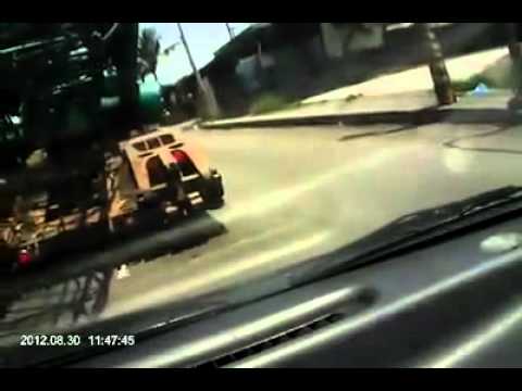 VIDEO: Ίσως το πιο παράξενο ατύχημα που είδες ποτέ - Φωτογραφία 1