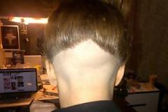 Πασίγνωστη τραγουδίστρια ξύρισε το κεφάλι της!