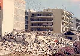 Καλαμάτα: Σαν σήμερα πριν 26 χρόνια ο καταστροφικός σεισμός! - Φωτογραφία 1