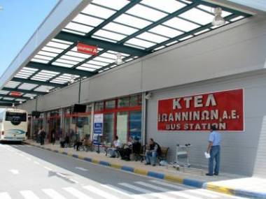 Καταγγελίες για επιθέσεις Αλβανών σε ΚΤΕΛ Ηπείρου - Φωτογραφία 1