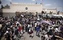 Εισβολή φανατικών ισλαμιστών διαδηλωτών και στην αμερικανική πρεσβεία στην Υεμένη - Φωτογραφία 4