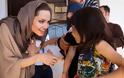 Συνεχίζει τις επισκέψεις σε καταυλισμούς προσφύγων η Angelina Jolie