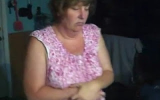 Αυτό είναι το βίντεο με την μάνα που υπνοβατεί για το οποίο μιλούν όλοι [video] - Φωτογραφία 1