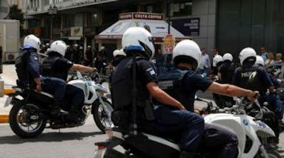 Λαμία: Τραυματίστηκαν αστυνομικοί της ΔΙΑΣ σε τροχαίο - Φωτογραφία 1