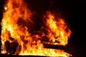Ημιφορτηγάκι στο Περιστέρι τυλίχθηκε στις φλόγες! - Φωτογραφία 1
