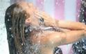 ΔΕΙΤΕ:  Η Candice Swanepoel προκαλεί... κύματα ενθουσιασμού