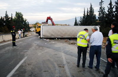 Χαλκιδική: 4 νεκροί από ανατροπή λεωφορείου - Φωτογραφία 1