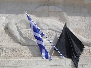 Η έκπτωση της πολιτικής στην Ελλάδα και η έννοια του «όλοι μαζί» - Φωτογραφία 1