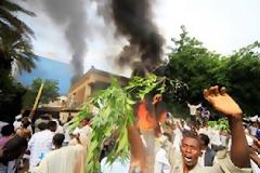 Αίμα στις αντιαμερικανικές διαδηλώσεις σε Τυνησία, Λίβανο, Σουδάν και Αίγυπτο