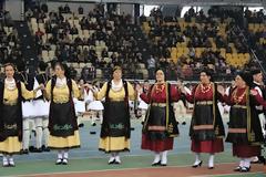 Ηπειρώτικο Πανηγύρι στην πλατεία Σουρμένων