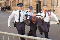 Ιερός πόλεμος για τον Μωάμεθ και στην Ευρώπη