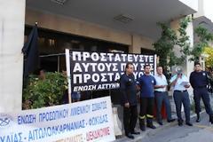 Πάτρα: Κινητοποίηση των αστυνομικών έξω από το Αστυνομικό Μέγαρο