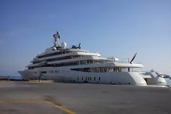 Το μεγαλύτερο σούπερ-γιοτ στον κόσμο έφτασε στη Ρόδο