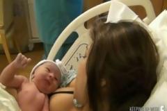 ΣΟΚΑΡΙΣΤΙΚO! Όταν η γέννηση ενός παιδιού γίνεται ριάλιτι [Καρέ καρέ η γέννα]