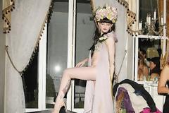 Ξεγυμνώθηκε και πάλι η εξαδέλφη της δούκισσας!(pics)