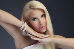 Μια ατάκα του αδελφού της Ελένης Μενεγάκη άνοιξε πόλεμο για τα χρήματα που βγάζει η παρουσιάστρια!