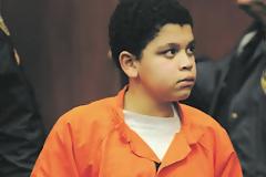 Ανήλικος διχάζει τον λαό παρότι σκότωσε τον έναν αδερφό του και βίασε τον άλλο!