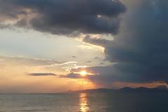 Aναγνώστης φωτογραφίζει τη χθεσινή δύση του ηλίου από τον Αγ. Κοσμά