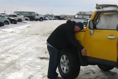 Δείτε τί έπαθε αυτός ο τύπος με το αυτοκίνητό του...