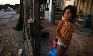 Αναστέλλεται η κατεδάφιση των κατοικιών Ρομά - Φωτογραφία 1