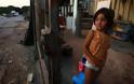 Αναστέλλεται η κατεδάφιση των κατοικιών Ρομά