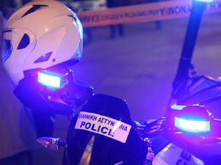 Η αστυνομία βρήκε κλεμμένη μοτοσυκλέτα έξω από το κατάστημα της Μιcrosoft στο Μαρούσι - Φωτογραφία 1